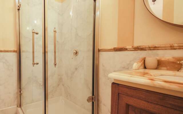 Modern & Stylish Oberdan