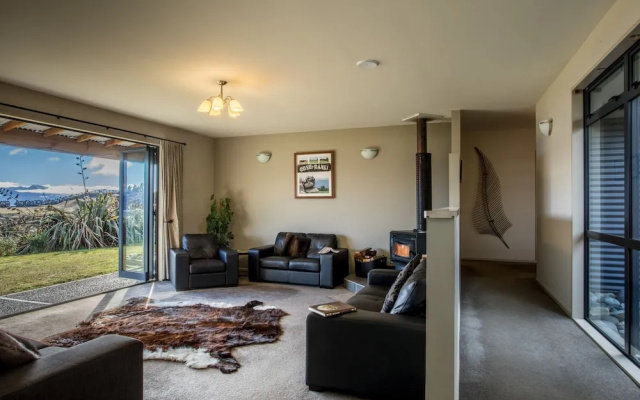 Loch Vista Lake View Villa Accommodation