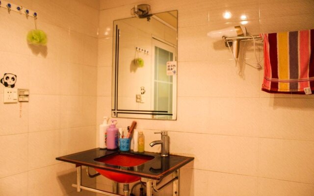 Chongqing Lugang Youth Hostel Longtousi Store