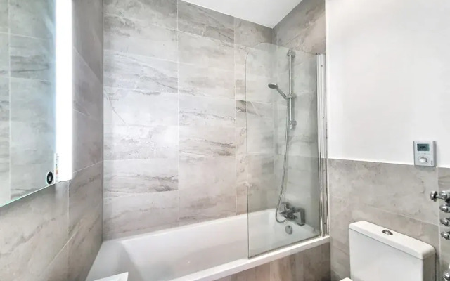 Modern Executive Apartment in Reading