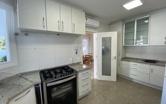 Casa Térrea 3 suítes Piscina Jurere Internacional