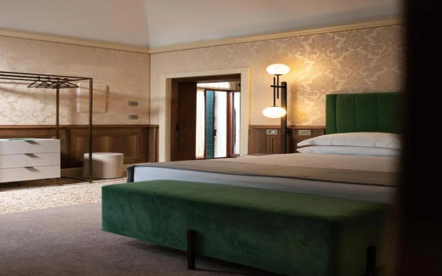Eight Venezia