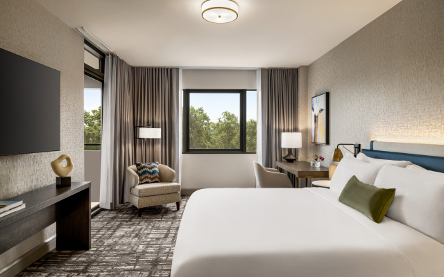 Crowne Plaza Edison by IHG