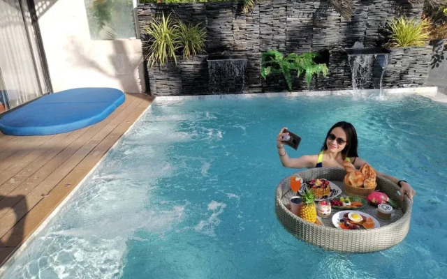 Dojo Pool Villa Beachfront