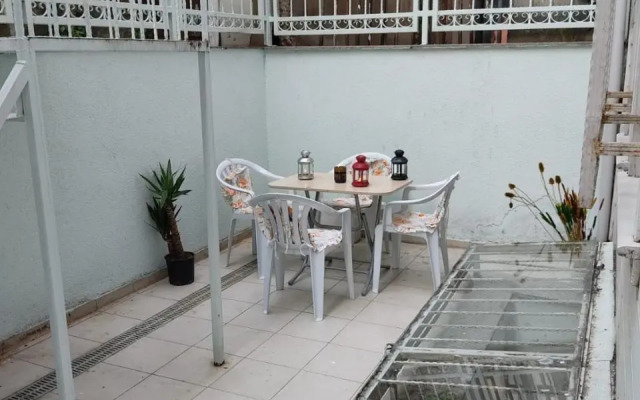 Cozy 1+1 and garden, in center of Kadıköy-İstanbul