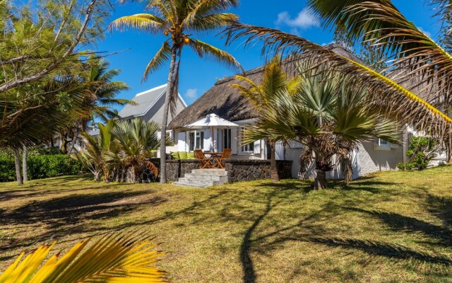 Veloutier Blanc Beachfront Villa by StayMauritius