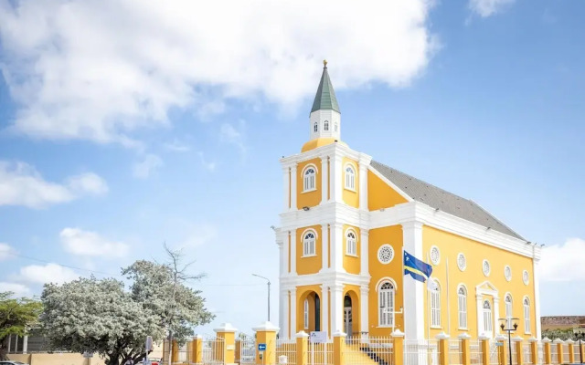 Modern Elegant Broadway Vibes in Willemstad