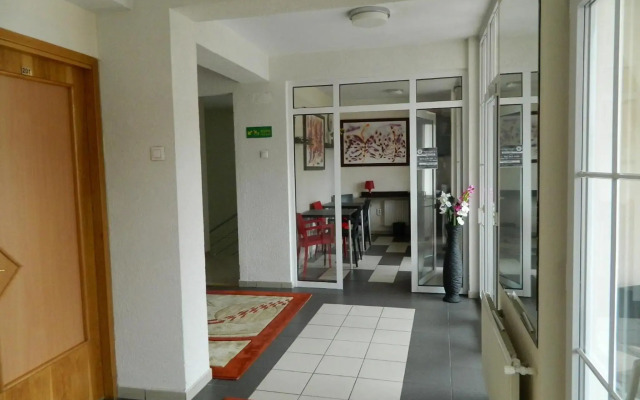 Tranzzit Hotel