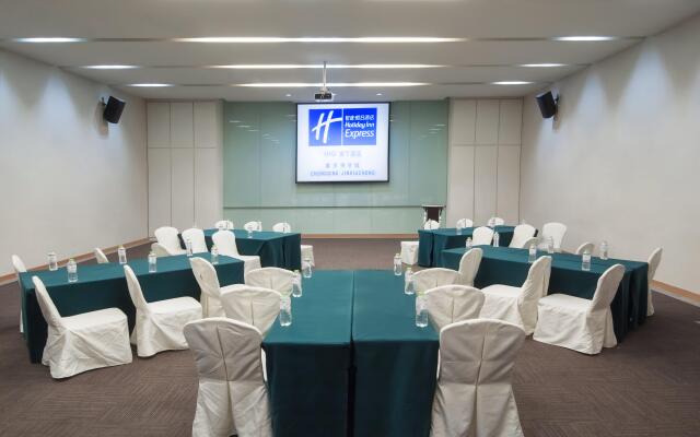 Holiday Inn Express Chongqing Guanyinqiao by IHG