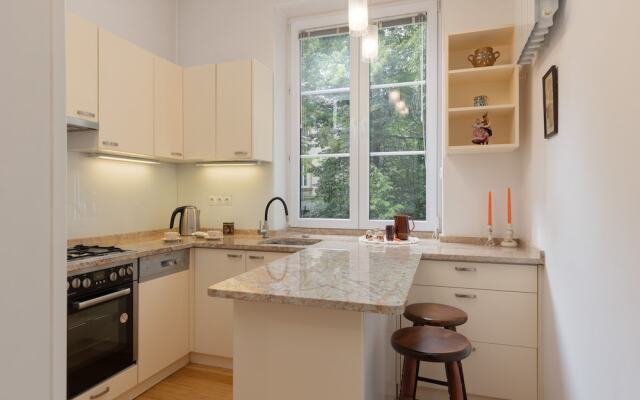 Apartment Rynek Nowego Miasta by Renters