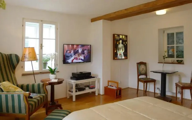 Artist's Altstadt-Apartment Salzburg