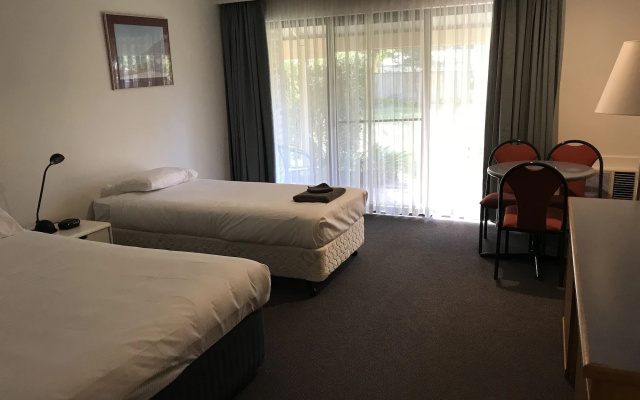 Tea Gardens Motel – Guest Rooms – Tea Gardens