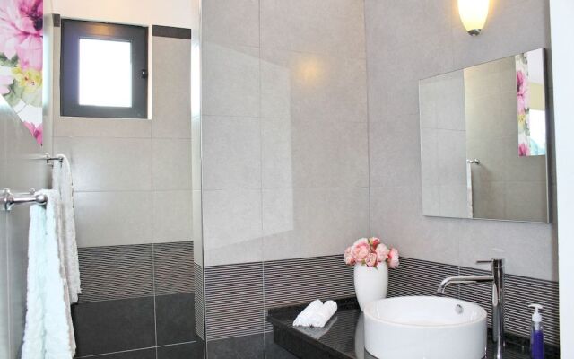 Grayci s House by Our Madeira