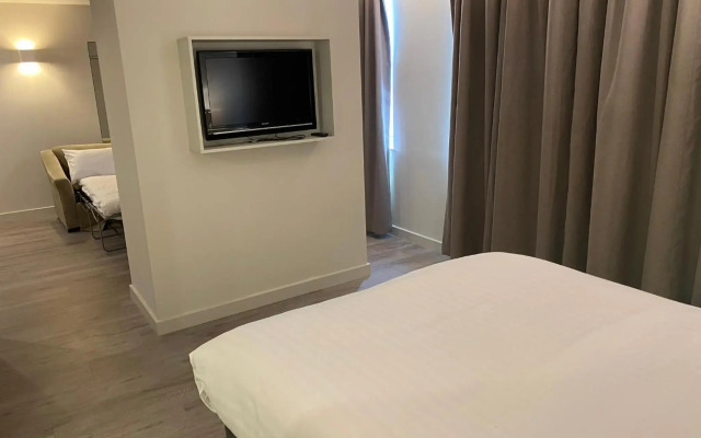 Axiom Park Hotel
