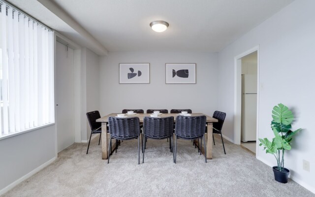 Wonderful Apt Crystal City with Gym