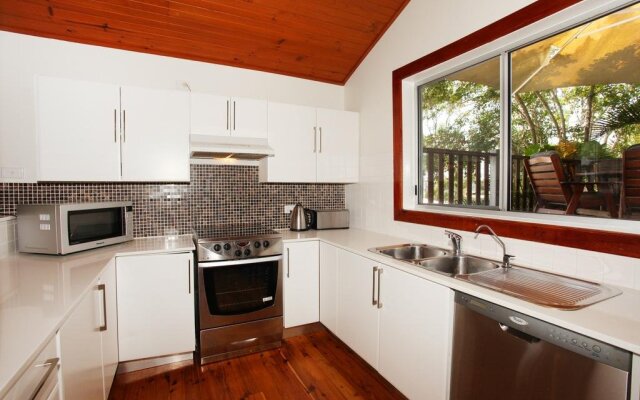 Mayfield 23 Holiday House