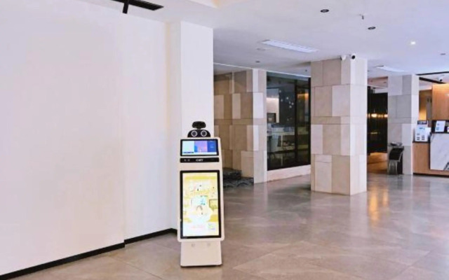 Liangjing Grand Hotel (Jingdezhen People's Square & Yuyaochang Park)