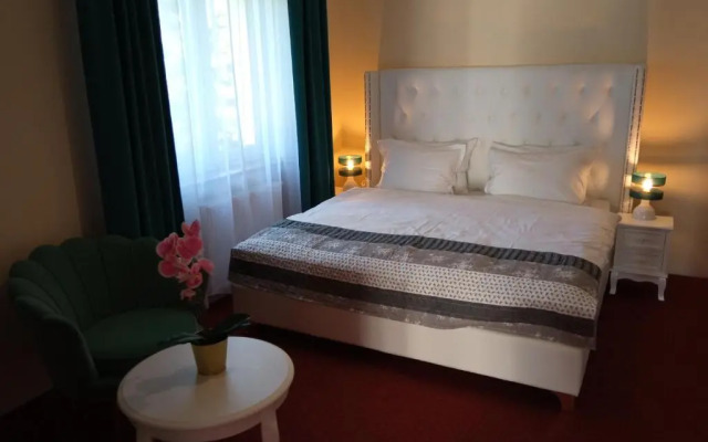 Hotel I Restauracja Admiral