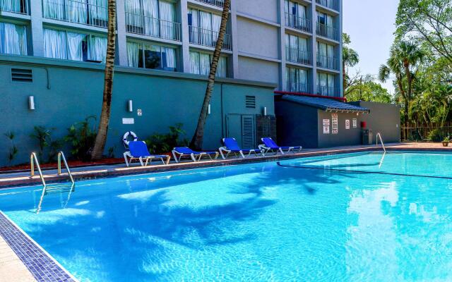 North Miami Beach Gardens Inn & Suites