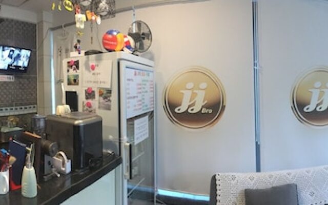 JJBro Hostel Guest House