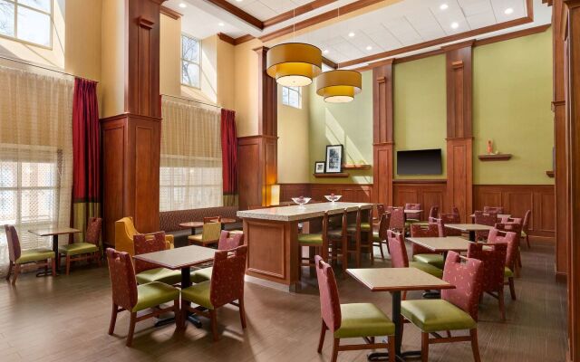 Hampton Inn & Suites Williamsburg Historic District