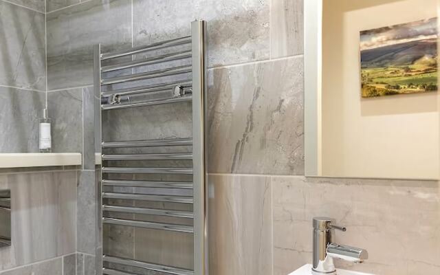 Beautiful 1BR Home in Chelsea - 3 Guests!