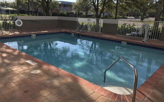 Days Inn & Suites Naples Fl