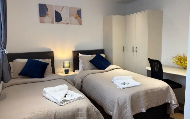 Modern and Spacious 3 Bed Retreat - Bracknell