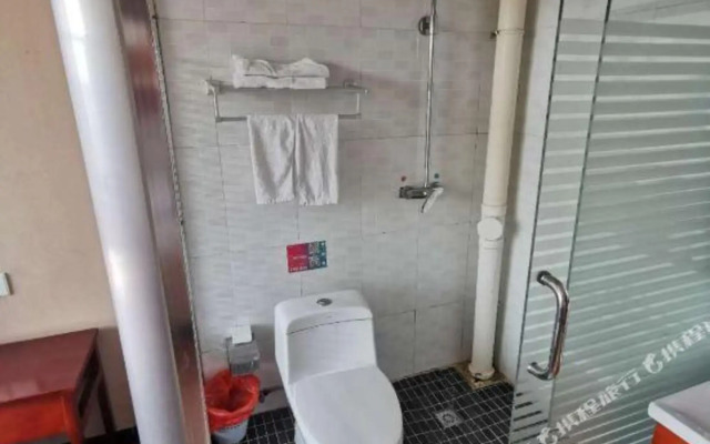 Junyi chain hotel (Qihe Yangguang Road store)