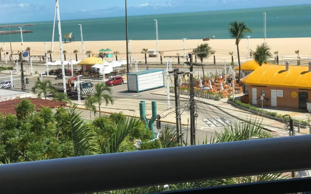 Alugo Temporada apartamento frente ao mar de Fortaleza.
