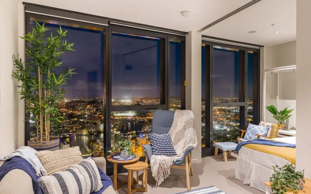 Hamptons Retreat on Level 77 Skytower