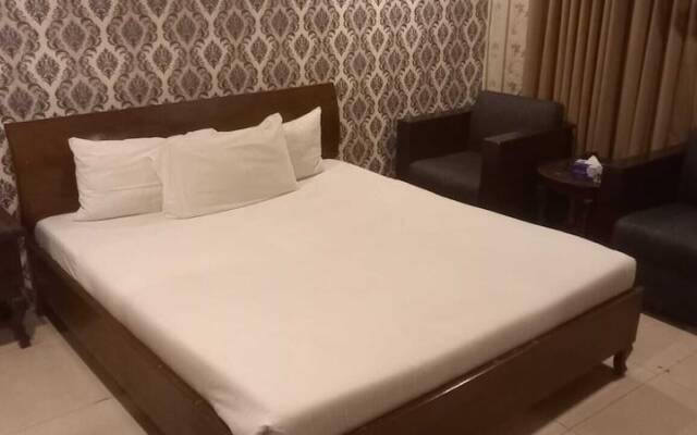 Grand One Hotel Faisal Town