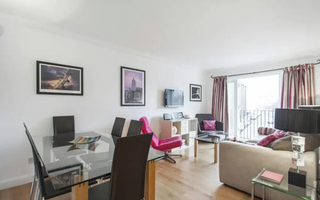 Theed Street by Onefinestay