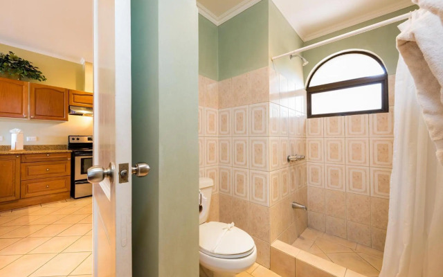 Sunrise 23- 2 Bedroom Ocean View Condo