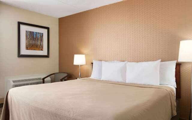 Travelodge by Wyndham Toronto East