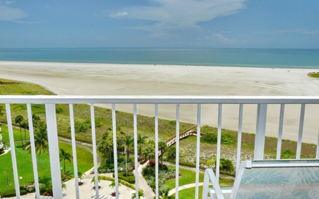 Eye-catching Beachfront Condo With Pool and Nice Views
