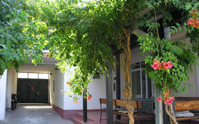 Hostel Podbara