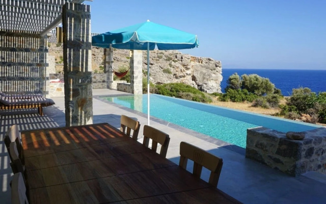 Villa Alati - Seafront Villa With Swimming Pool