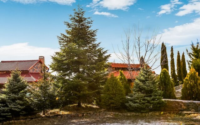 Lavish Holiday Home in Pella with Jacuzzi