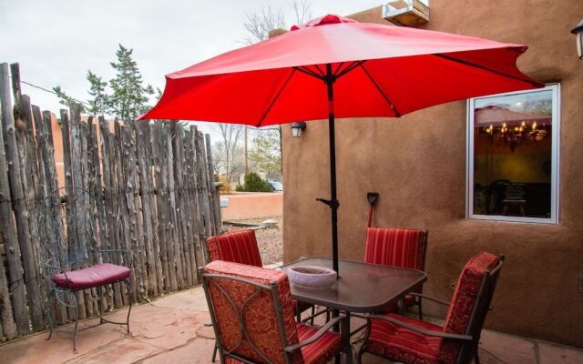 Desert Breeze - Delightful Railyard Adobe, Walk to The Plaza