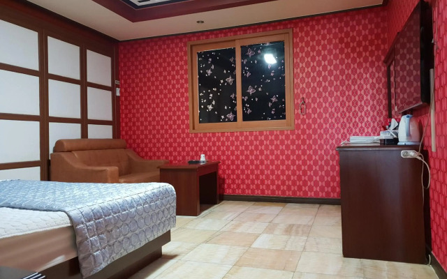 Plus Motel