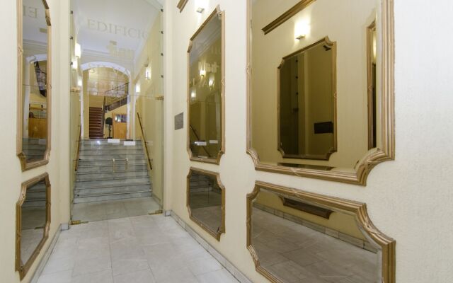 Hellenhost Gran Vía V