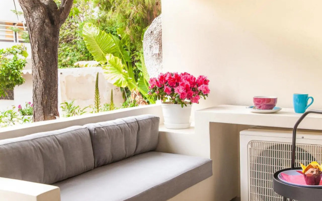 Sweet Suite Flora in Vouliagmeni