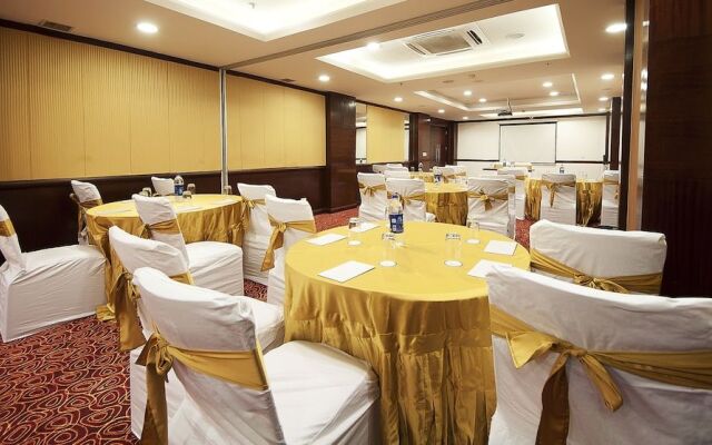 The Golden Plaza Hotel & Spa