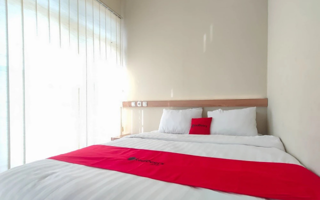 RedDoorz Syariah @ Innap Guest House Alun Alun Sragen – Guest Rooms – Sragen