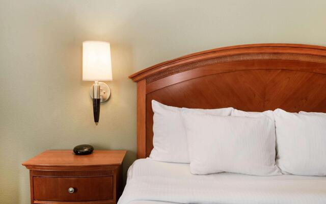 La Quinta Inn And Suites Olathe