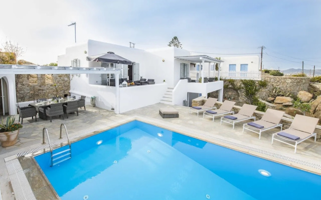 Mykonos Psarrou villa for 18 persons by VillaRentalsgr