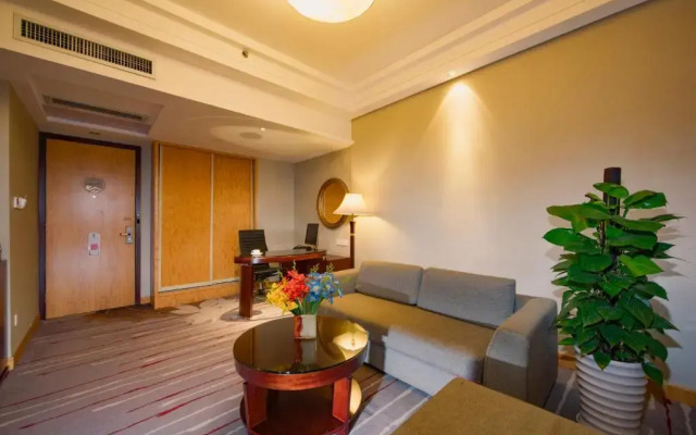 Ramada Plaza Zhijiang Hotel