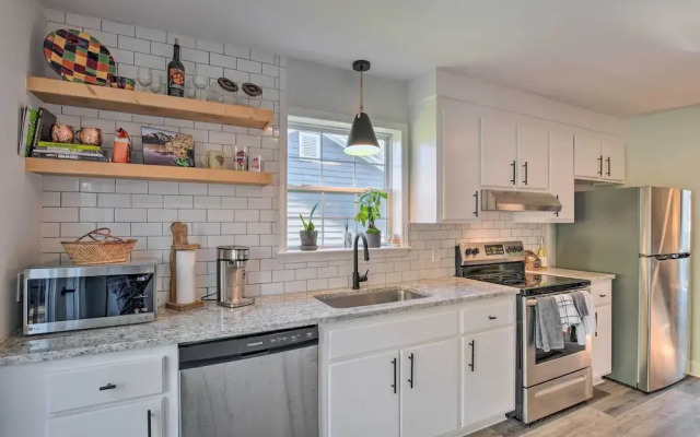 Pet-friendly Greenville Dwelling ~ 2 Mi From Dtwn!