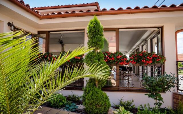 Corvin Pension And Restaurant